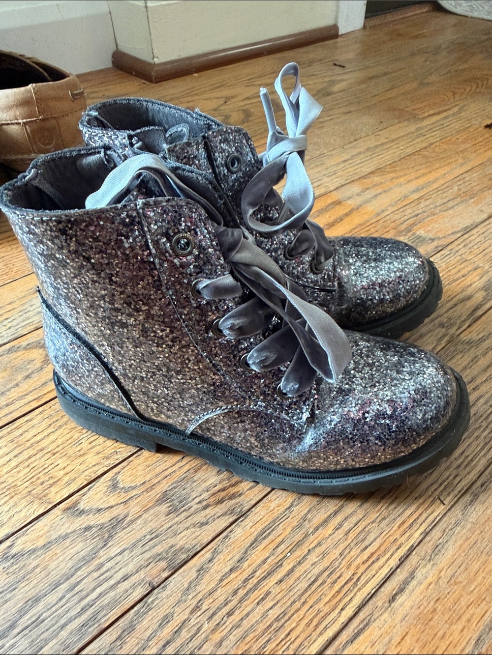 Old Navy Glitter Lace-Up Ankle Boots in Black/Silver
